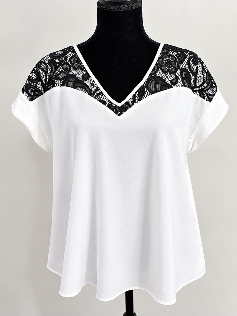 New York & Company 7th Avenue Design Studio White & Black Lace Blouse. Large